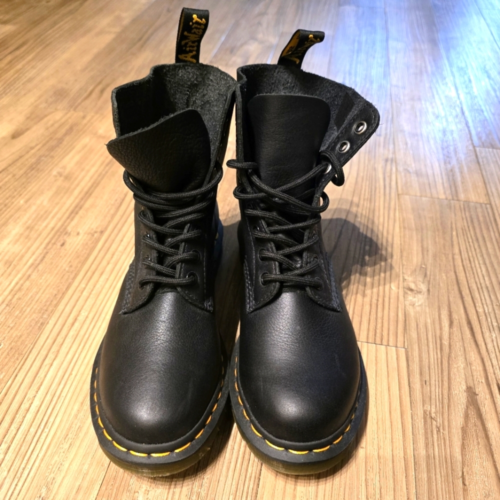 Dr. Martens Black Leather 1460 Pascal Lace-Up Boots Size 6